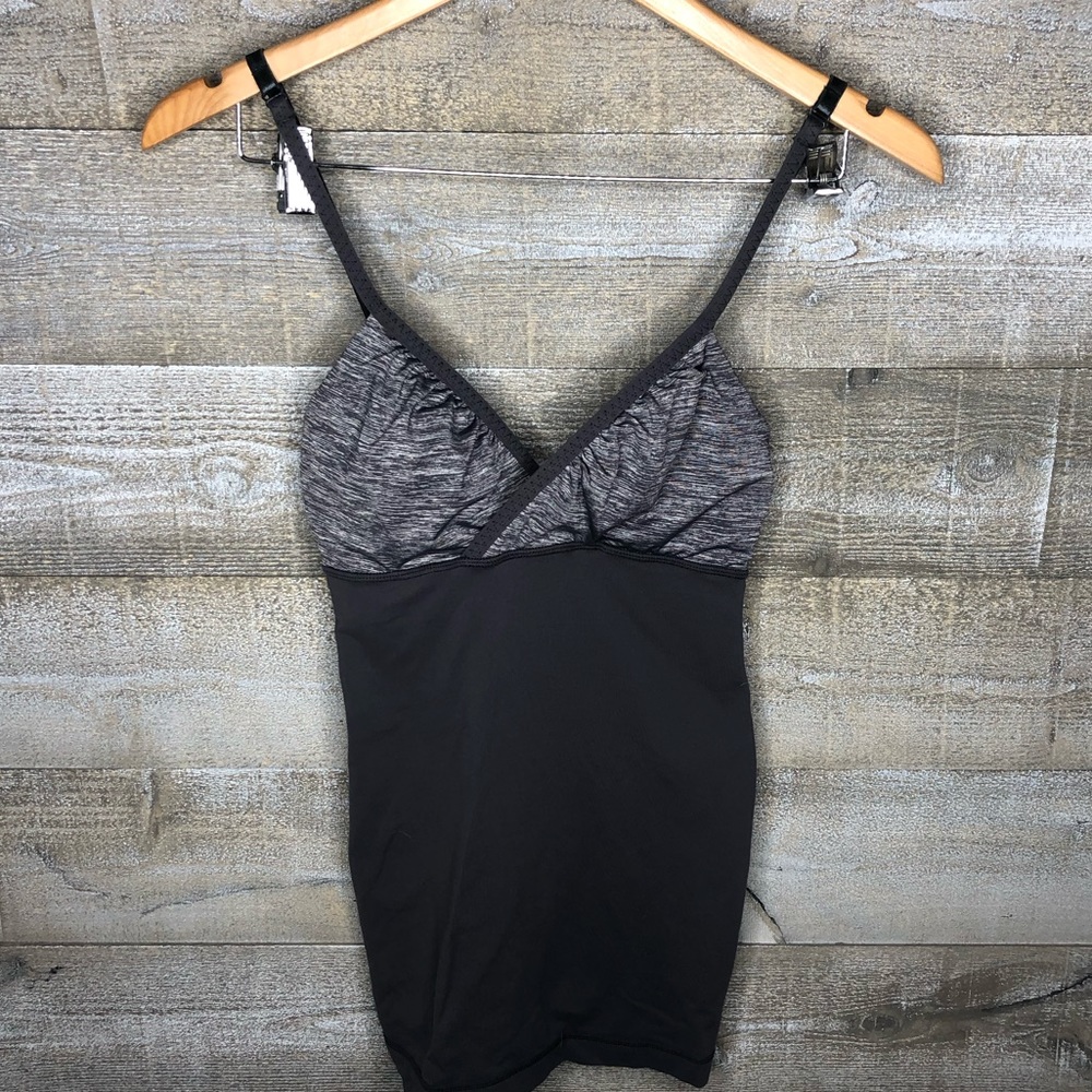 Lululemon grey navy workout athletic tank top with shelf bra